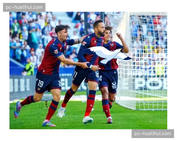 瓦伦西亚3-0完胜莱万特,赢得大区德比 瓦伦西亚3-0完胜莱万特,赢得大区德比